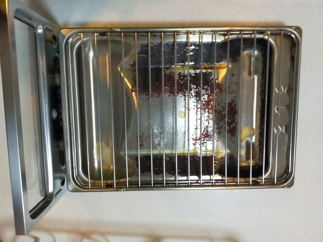 魚焼きグリルの焦げが取れない！身近なあの道具でスッキリきれい！コジカジ