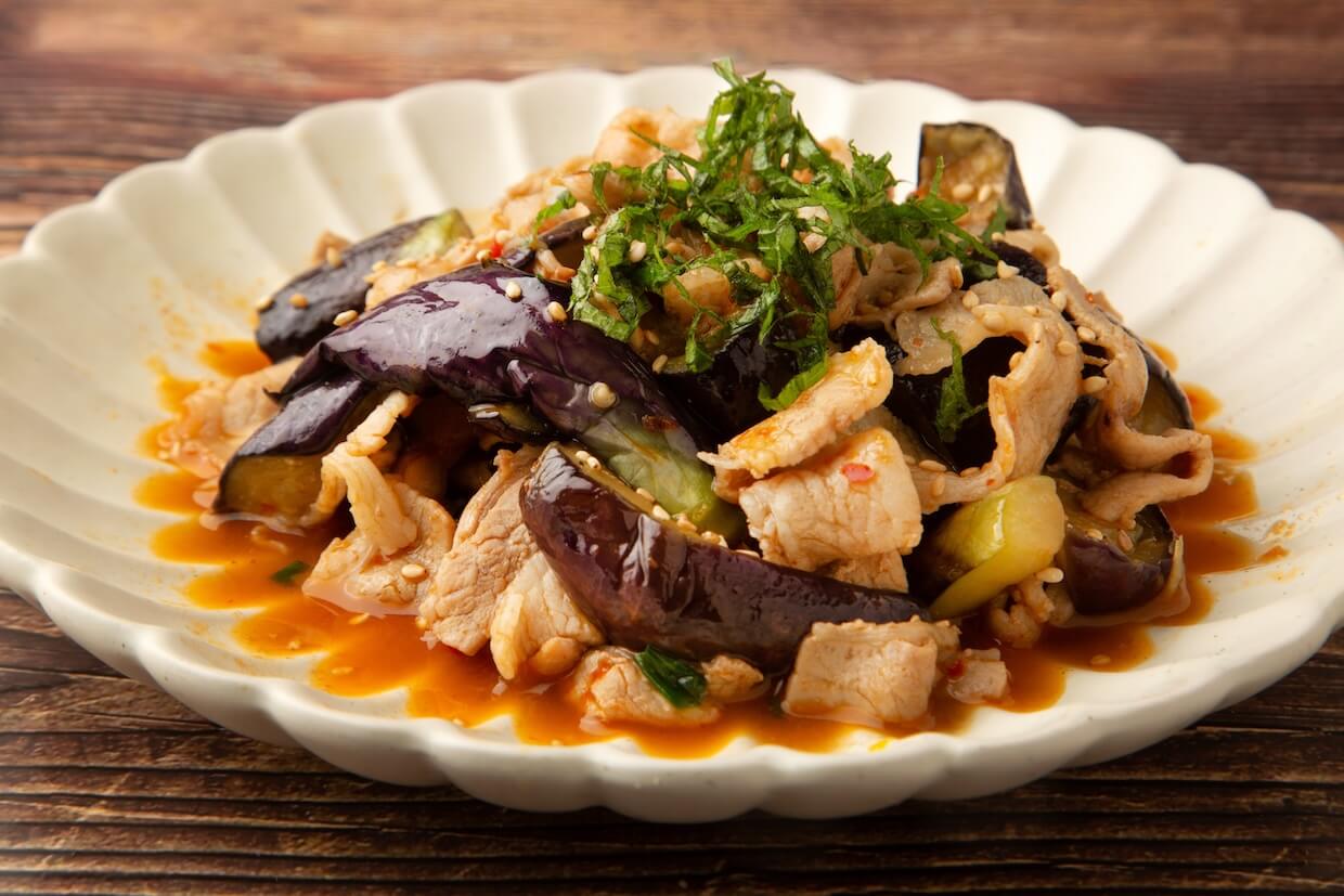 なすの豚バラ肉巻きピリ辛炒め