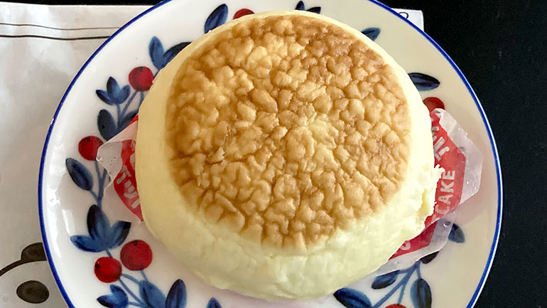 背徳感 ファミマ「バター香るホットケーキまん」が今年も登場！ ファミチキを挟むと禁断サンドが爆誕します ♡Pouch ポーチ