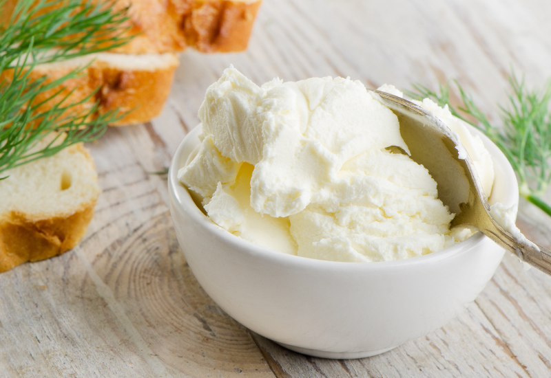 牛乳を使う「代用生クリーム」の作り方。料理にもお菓子にも大活躍♪ - macaroni