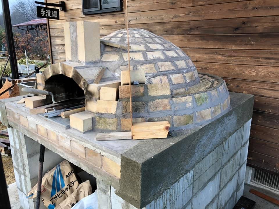 ときたまひみつきちCOMORIVER ゼロからピザ窯作っちゃいました！～制作編① 基礎・土台 〜ブログ株式会社ONDOホールディングス 温泉道場