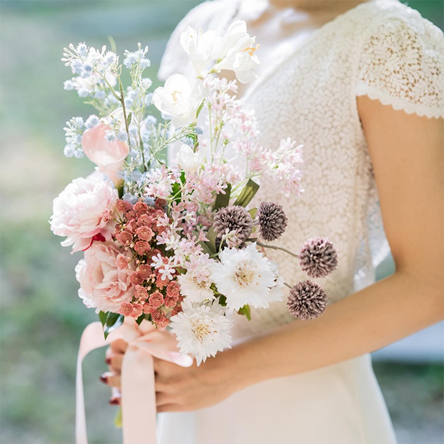 ブーケの持ち方 クラッチ、アームブーケ編- 結婚式ブーケ・ウエディングブーケ・ブライダルブーケ・アートフラワーブーケ 造花 は、アトリエミント 大阪