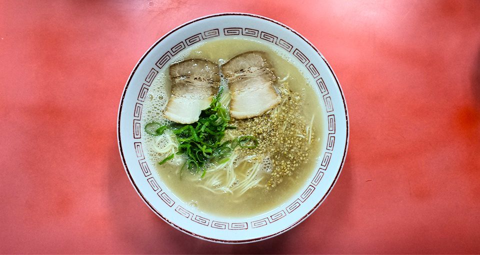 うずまきナルトと日向ヒナタが初デートしたラーメン屋で実食＆疑似体験！ 富士急ハイランド「NARUTO×BORUTO 富士 木ノ葉隠れの里」鉄道ニュース鉄道チャンネル