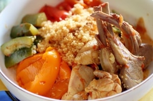 シュクランキッチン』高橋英明さんの魅惑なるモロッコ料理「牛肉のクスクス」 手作り調味料「ハリッサ」＆デザート「フッカス」のお土産つき♪コトラボオレンジページの体験型スタジオ