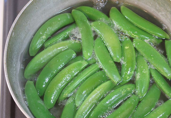スナップエンドウの茹で時間はどれくらい？最適な茹で方を解説