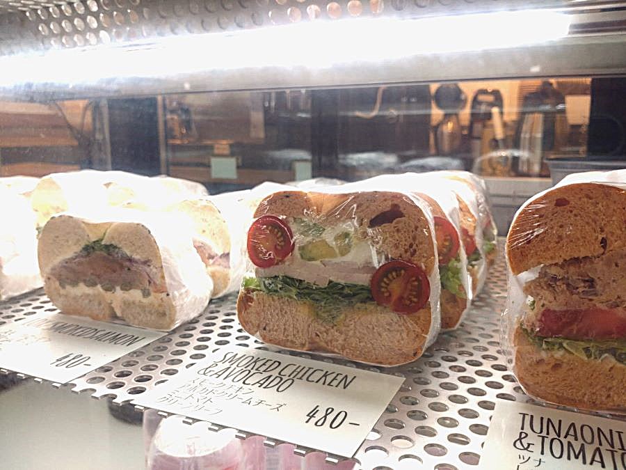 遅ればせながら、メニュー看板が書き上がりました！こちらに書ききれていない商品もございますので、店頭でご覧ください。※プライス表記を税込価格で統一いたしました。rabbitbagelsラビットベーグルベーグルベーグル専門店ベーグルサンド京都 ベーグル京都