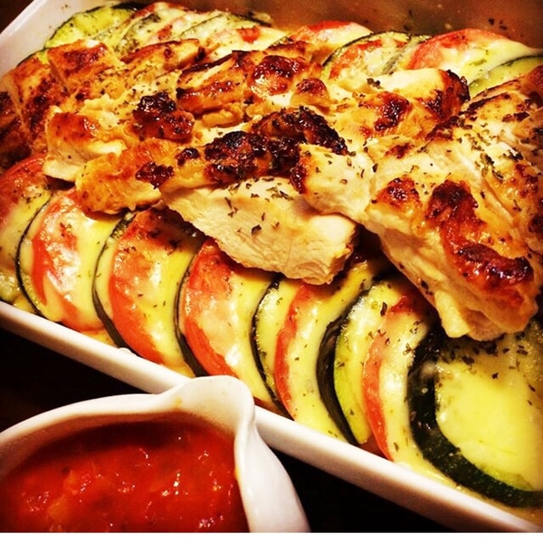 フライパンで10分！彩り野菜と鶏肉のトマト煮