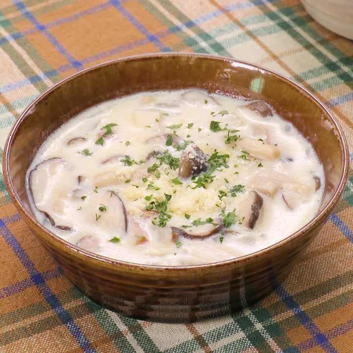 スープの専門店！30種類以上のレパートリーがある「くまキッチン」は夜もしっかり飲めちゃう良店だった 旭川はれて 8 25軒裸電球ぶら下げて