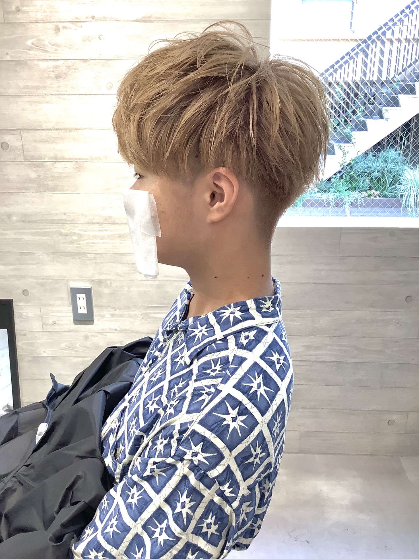 ミルクティーベージュのメンズスタイル10選！ブリーチなしでも実現可能bex journal