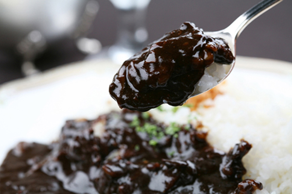 松のや なぜ黒いカレーを開発したのか？ 黒カレーネタフル- エキスパート - Yahoo!ニュース