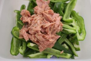 ツナマヨピーマンのレシピ。レンジで簡単！子供にも人気メニュー。 - LIFE.net