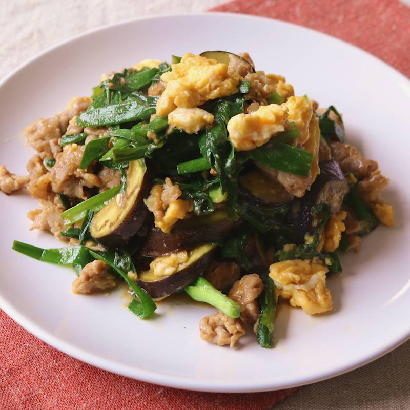 豚バラ肉のニラ玉炒めの写真素材FYI07729838ストックフォトの Qlean Market キュリンマーケット