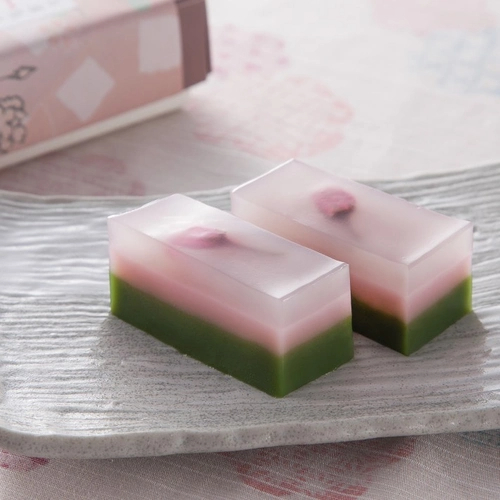 お盆のお供え物や手土産におすすめ♪ 日持ちもする人気のお菓子10選 - おいしいマルシェ powered by おとりよせネットお盆、帰省の手土産、お供え物、和菓子、日持ち、お取り寄せ、通販、銘菓