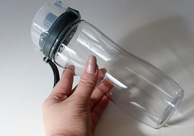 ダイソー 水筒・ウォーターボトルのおすすめを紹介便利な肩掛けグッズもママテナ100均アイテムレビューママテナ