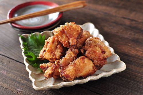 唐揚げのおしゃれな盛り付け方法を解説。レタス・キャベツで違いは? - Fily