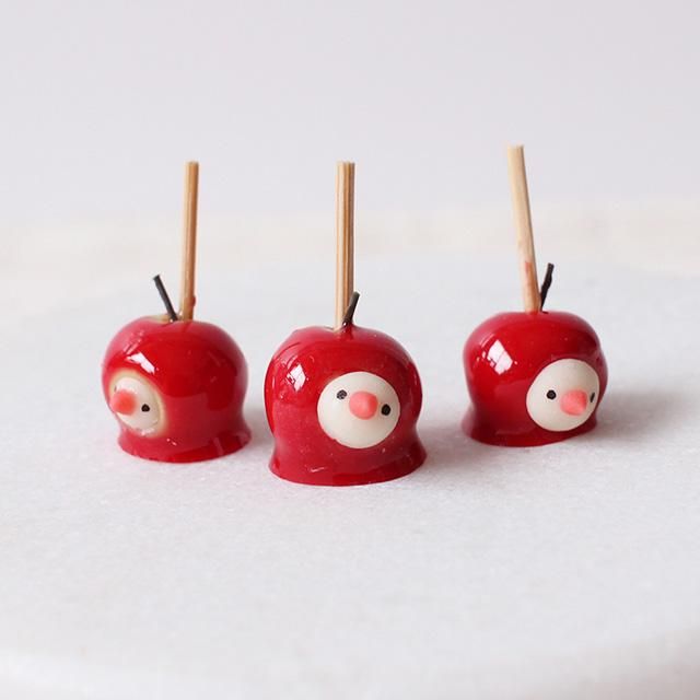 手のひらサイズの小さな「姫りんご飴」が今年も登場します🍎! 11 1~販売開始- あら、りんご