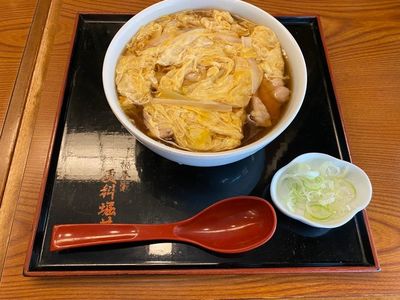 家にお友達が来てくれた時のご飯たち👩🏻‍🍳 大人が多い時は手巻き寿司メインが我が家の定番🤤🍣華やかになるし材料揃えるだけだし味付けの好みも関係ないから✌🏻 +子供用に🍝🍟🍗とか👦🏻👧🏻 子供のお友達が遊びに来てくれる時は、年中さんにもなると小さなシェフたち