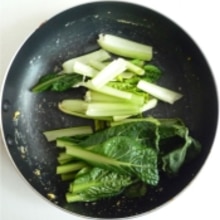 小松菜と卵の豆乳スープ