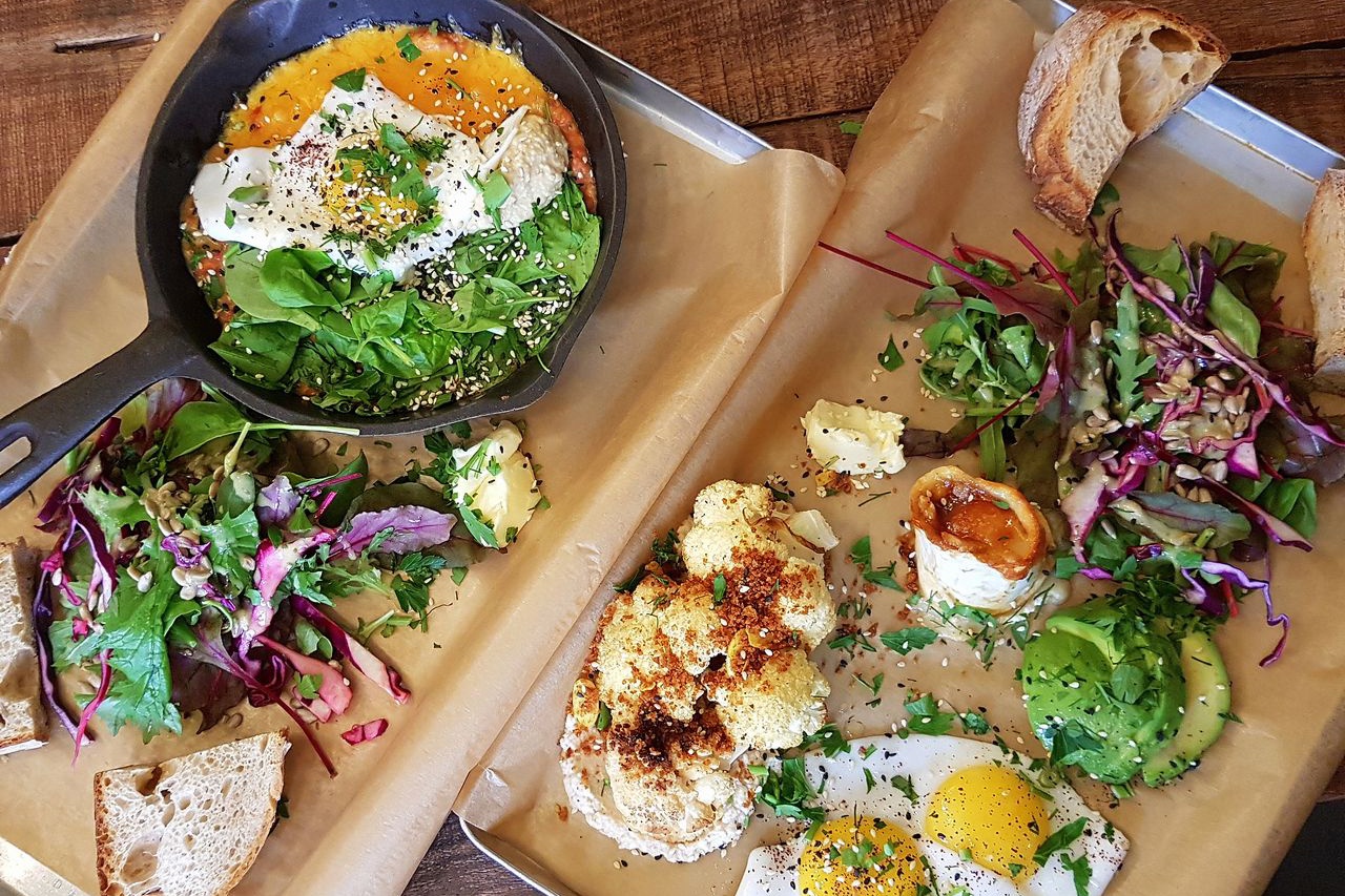 東京で絶品「朝ごはん」が食べられるお店30選！ 朝活で健康的に一日をスタート │ ヒトサラマガジン