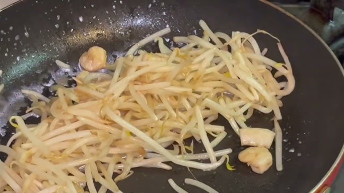 貧乏飯 節約レシピ！！ほぼもやし炒めの豚キムチの作り方！！！ - YouTube