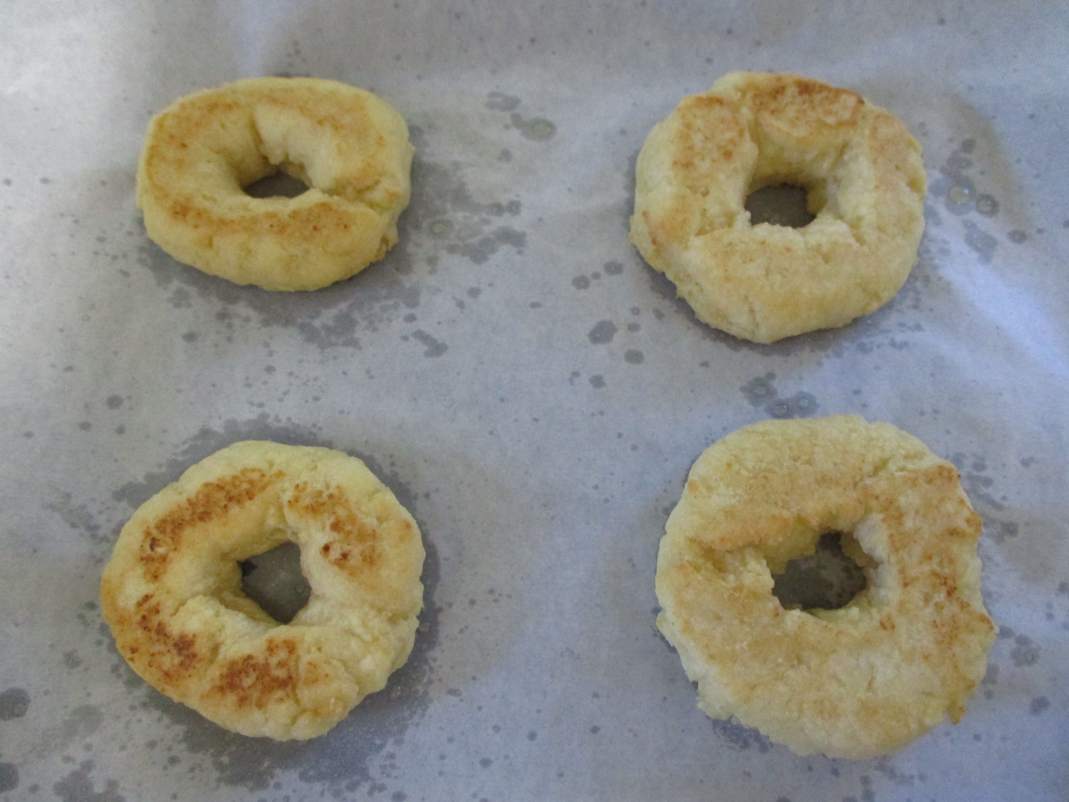 揚げない・ドーナツ型不要♪ココアおからドーナツ卵なし小麦粉なし乳なし簡単おやつレシピ @puchaneiyoushimama 米粉とおから パウダーで作る ココア焼きドーナツレシピです🍩 ドーナツ型も不要で 作り方もとっても簡単です✨材料4個分米粉※ 50g おから