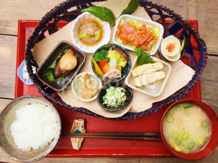 和食の朝食 11002064805 の写真・イラスト素材アマナイメージズ