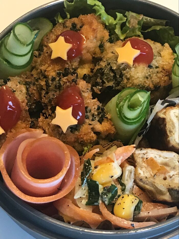 ❤️, ハムチーズくるくるの作り方💗, やっぱりかわいい🫶, 4月からお弁当始まる方も, たくさんいると思うので再びご紹介✨,材料 , ハム,スライスチーズ とろけない ,,ハムチーズ,お弁当作り ,チーズ,お花見,幼稚園弁当,小学生弁当,お弁当,お弁当作り,おかず ,