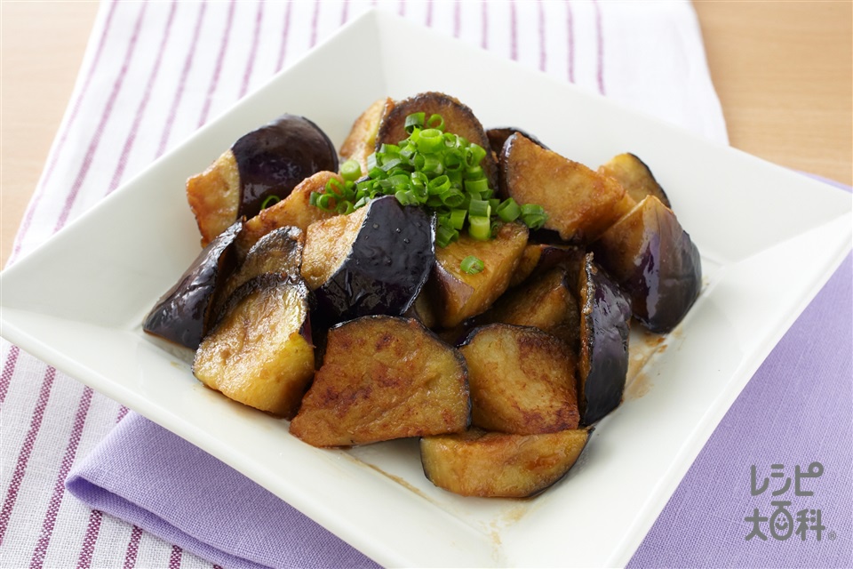 ネギトロ丼作りました✨ 安くて筋っぽいマグロも刻んでマヨネーズと 白だしと和えると絶品になります🎵 薬味ネギを散らしたかったんですがなかったのできゅうりで緑色プラスしました! . 美味しそう!作りたい!と思った方、 良かったらコメント欄に「😍」押して