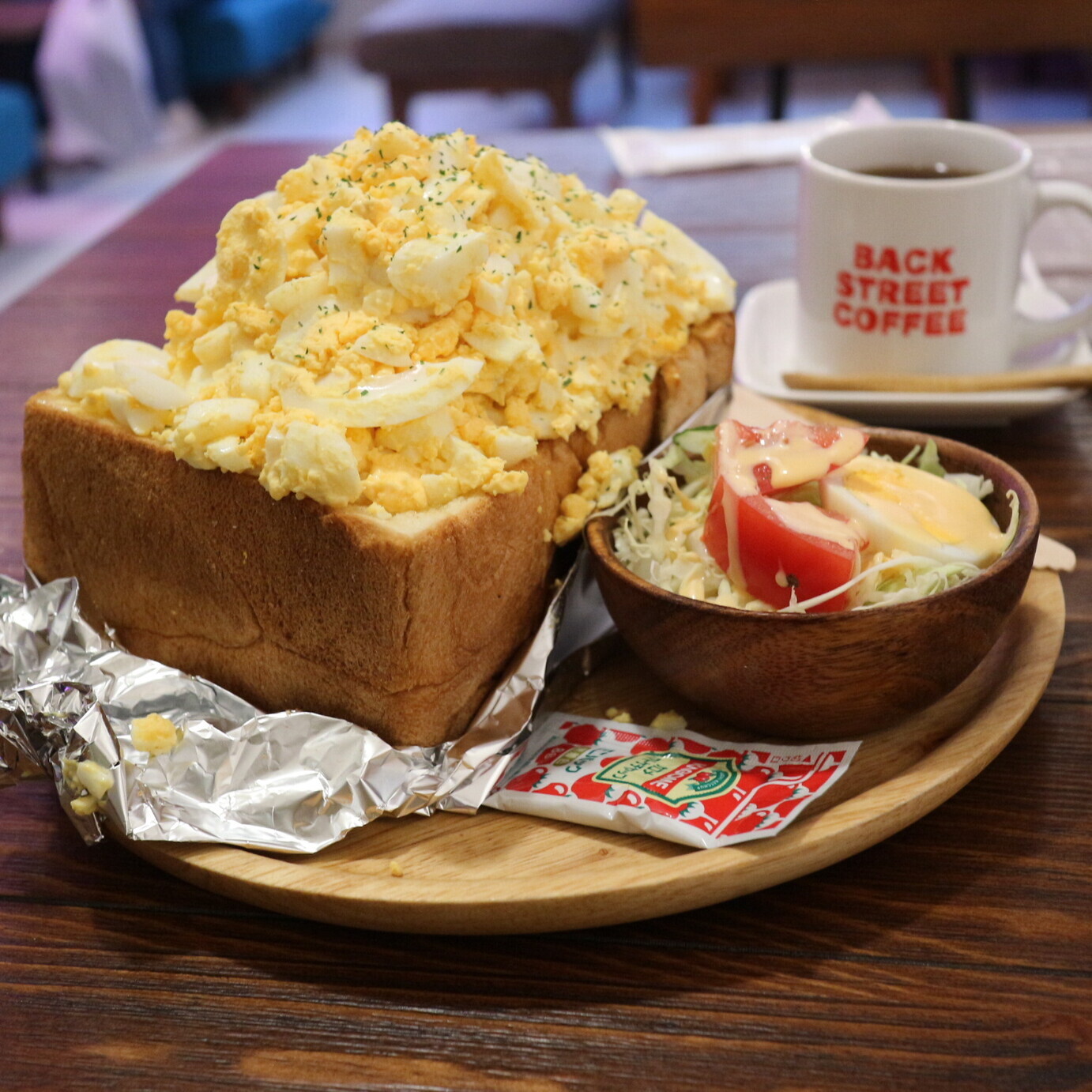 原価5割かけた厚切りトーストが圧巻のボリューム「バックストリートカフェ BACK STREET COFFEE 」よっしー@関西グルメの食べ歩き三味