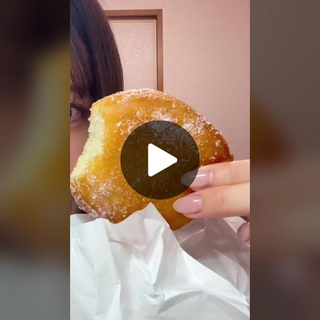 ティラミスマラサダ 320円 」 2025年3月12日発売、スターバックスの新商品。コーヒー・マスカルポーネ・ココアのバランスが絶妙なティラミスをイメージしたマラサダドーナツです。 コーヒー味のマラサダ生地、マスカルポーネ入りカスタードクリーム、ココア入り