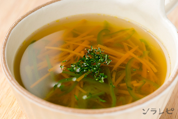 シンプル大根とにんじんのコンソメスープ