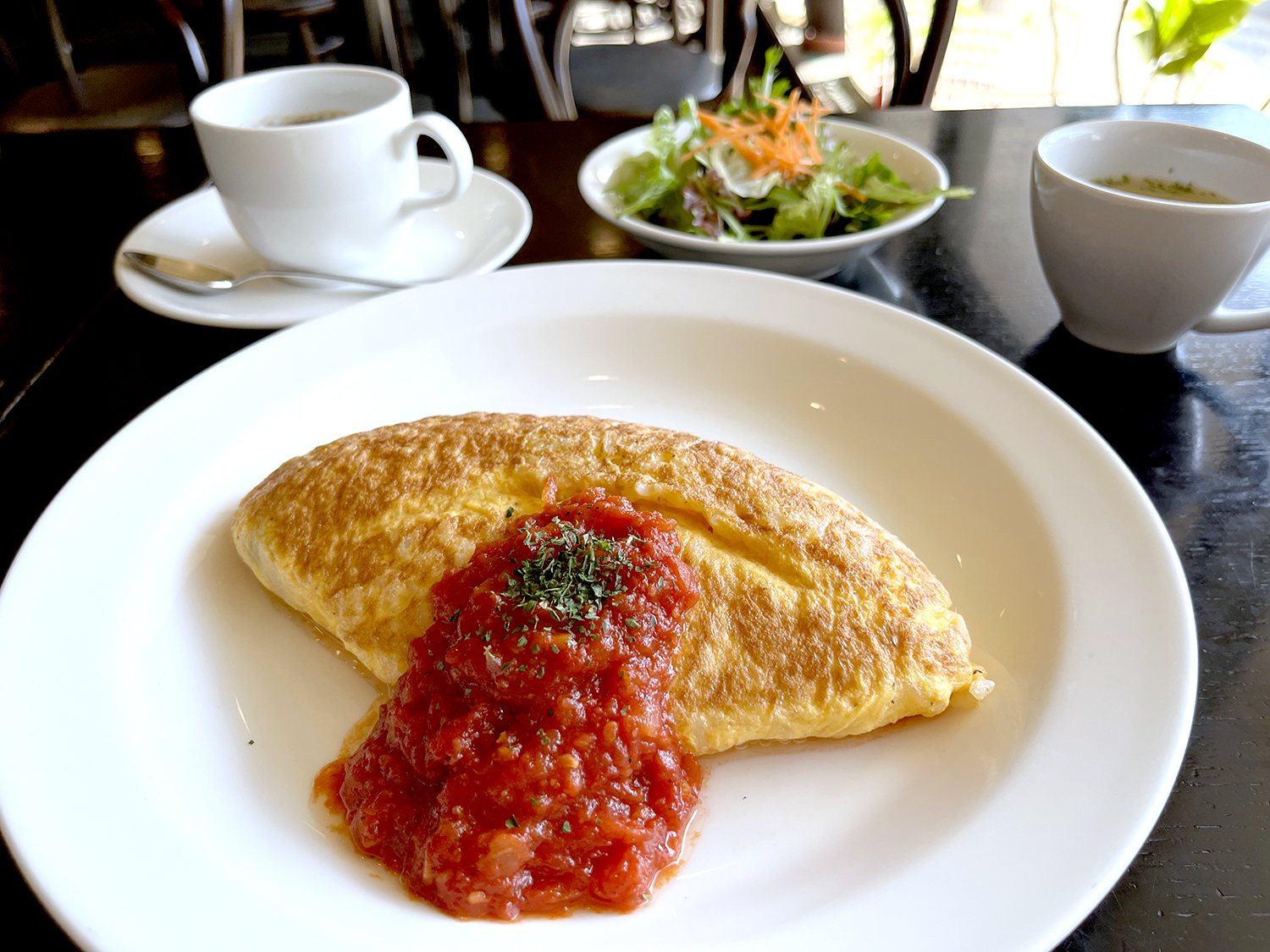 有楽町のイタリアン大衆酒場『トラットリア チャオ』でランチ。ベテランシェフがひと手間かけた本格味のパスタと充実のサラダバーさんたつ by 散歩の達人