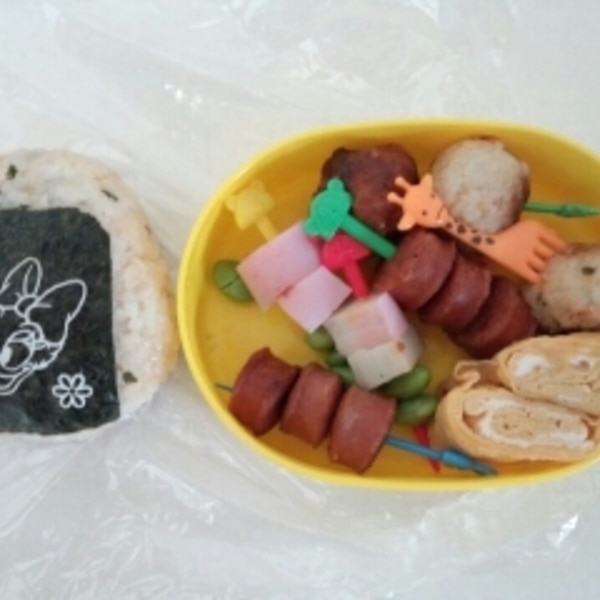 毎日 お弁当 幼稚園 ２歳児 暮らし 好き嫌い 偏食 野菜嫌い 肉 魚 息子 息子弁当卵焼き 焼売 焼きかまぼこ こんにゃくの煮物 ウインナー 蒸しパン