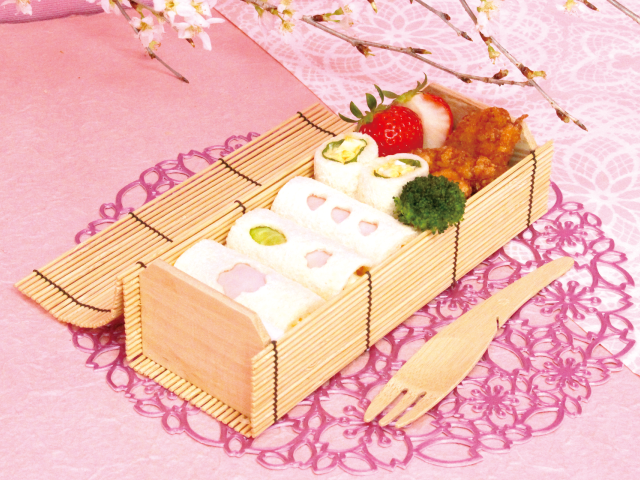 recipe sketch！ 『お花見弁当サンドイッチ』 レシピにまとめました！ ボリュームたっぷりだから、 切った半分でもお腹満たしてくれますね。コンビーフにはマヨネーズと塩胡椒で味付けして オニオンマリネがアクセントになっています ^^色々なピンクの素材を組み合わせ