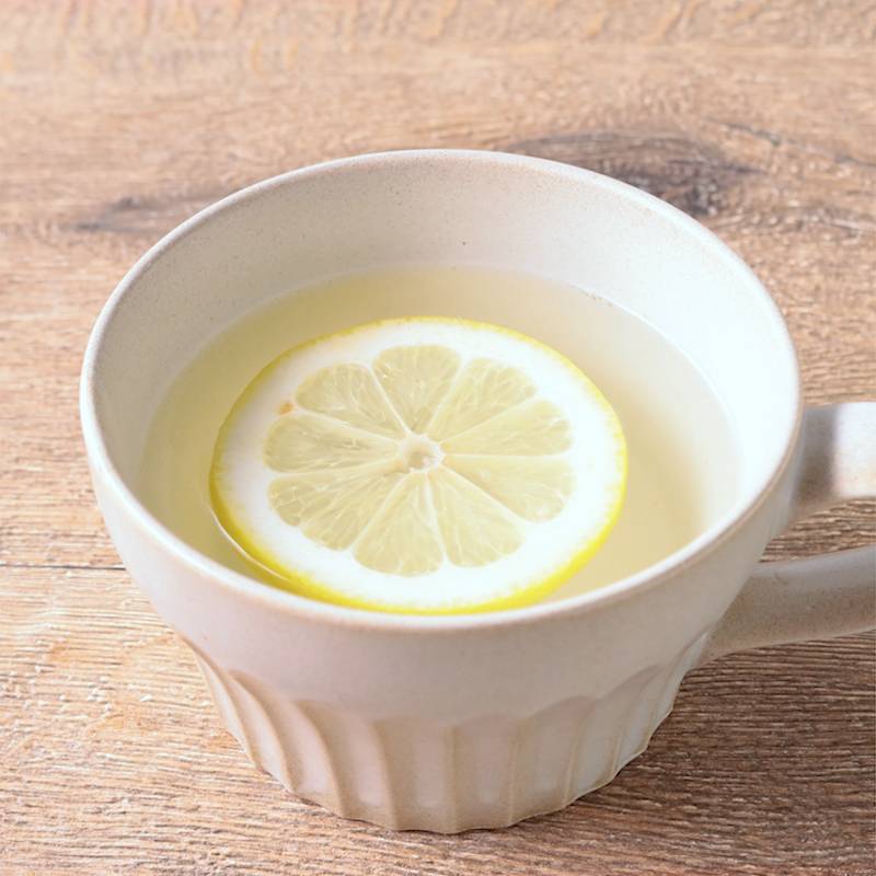 朝の1杯から始める。「レモン白湯」で体に元気をチャージ - macaroni