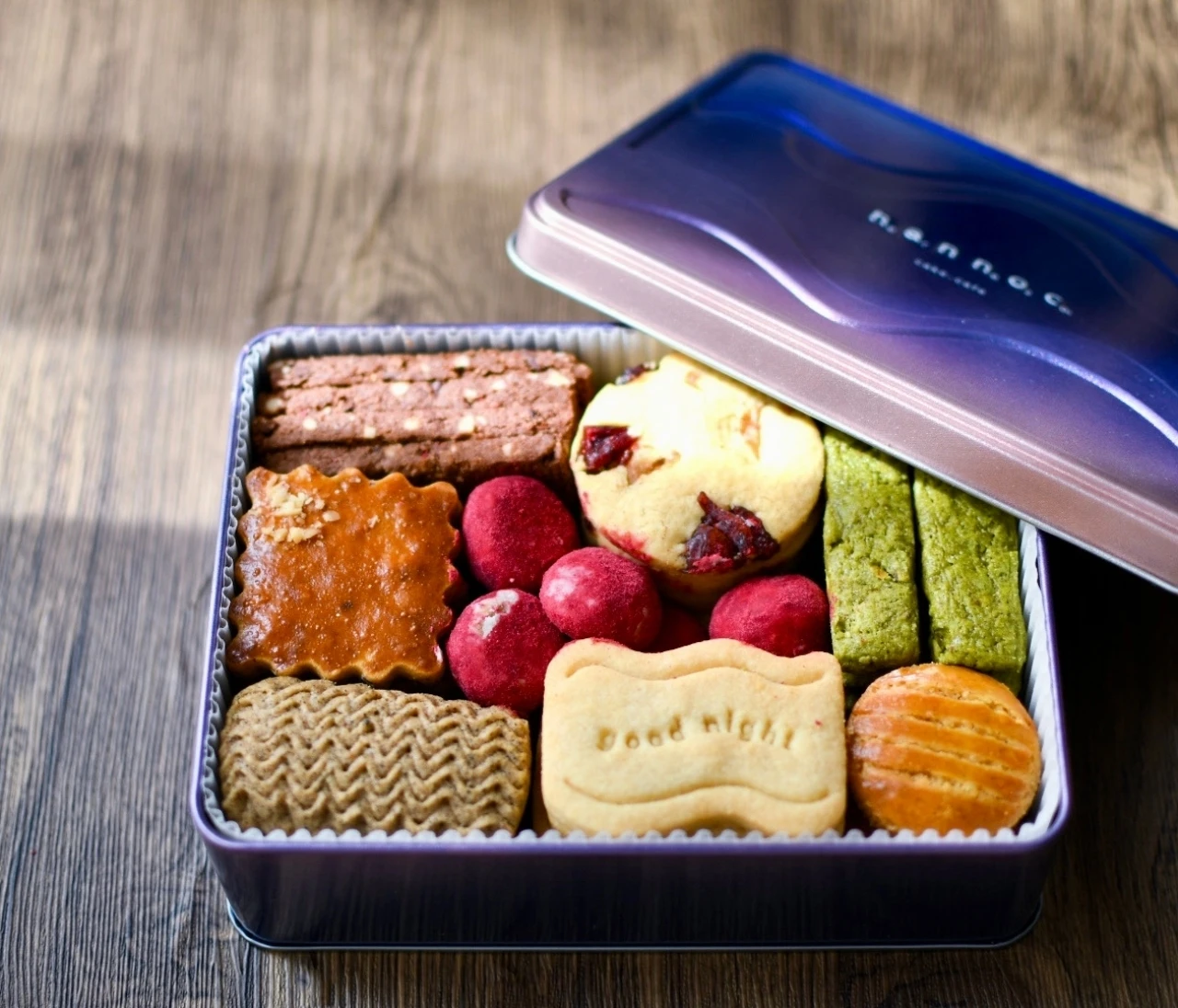 楽天市場 国内製造 紙袋&リボン付 こねこのこねこねクッキー ミニ缶 缶入りクッキー クッキー缶 猫クッキー キャット 猫型 猫の形 クッキー 猫DADACA 国産 日本産 北海道 洋菓子 アソートクッキー 美味しい 焼菓子 お菓子 かわいい おしゃれ 手土産 プレゼント プチ