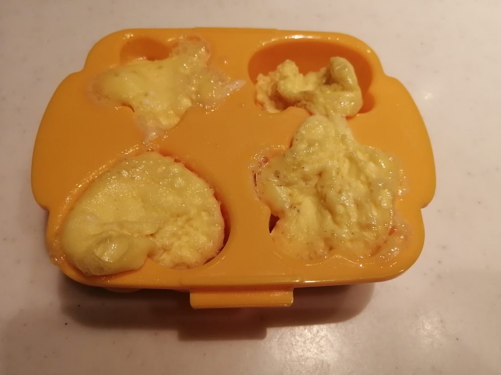 100均ダイソーの卵焼き型「レンジでミニ卵焼き」はフライパンより簡単！使い方を紹介イチオシichioshi