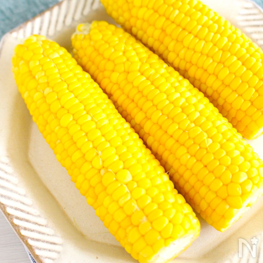 フライパンで蒸しトウモロコシ