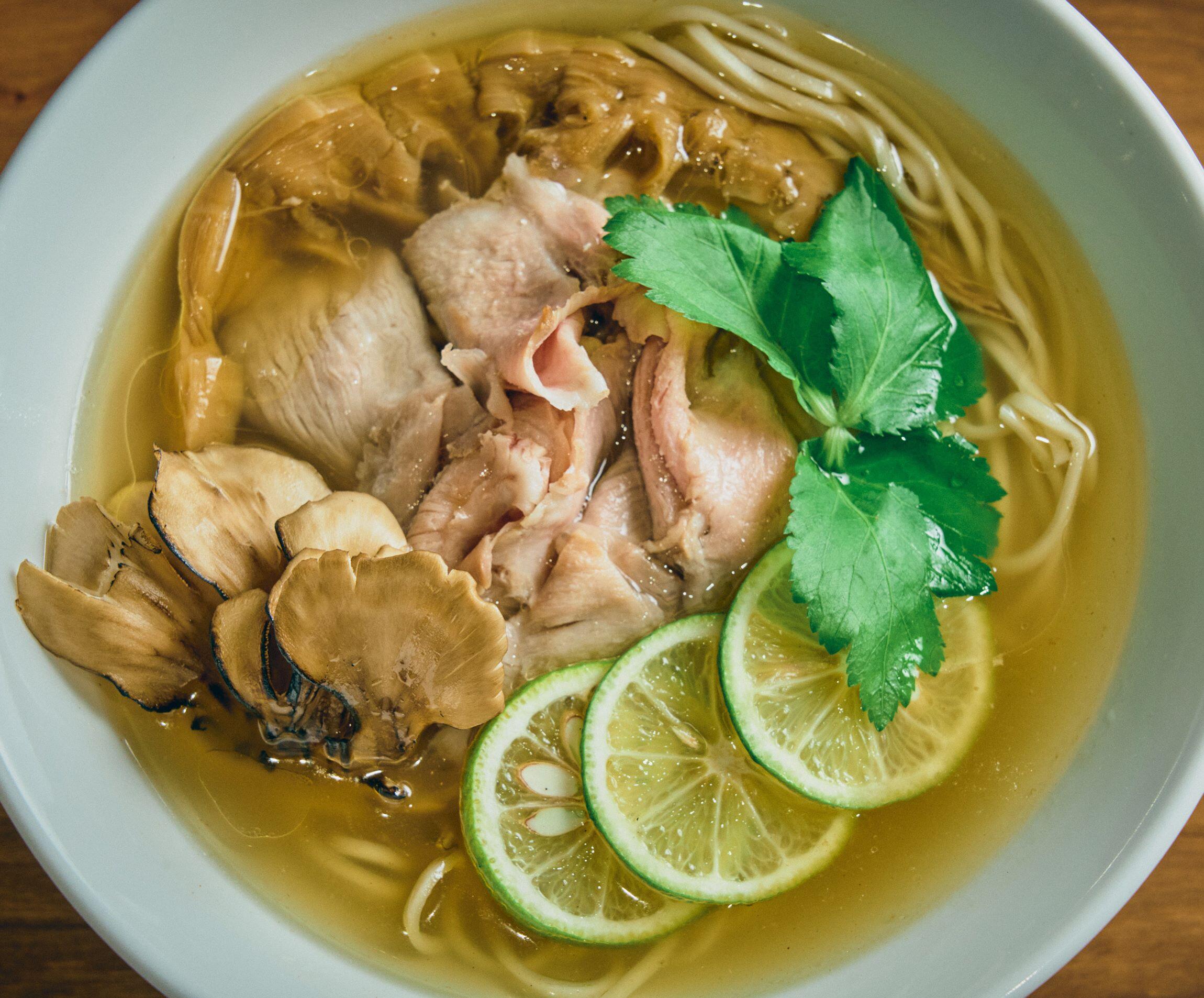 旨味広がる! 冷たい肉そば