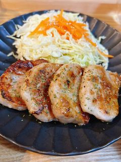 豚ヒレ塩麹漬けのオープン焼き