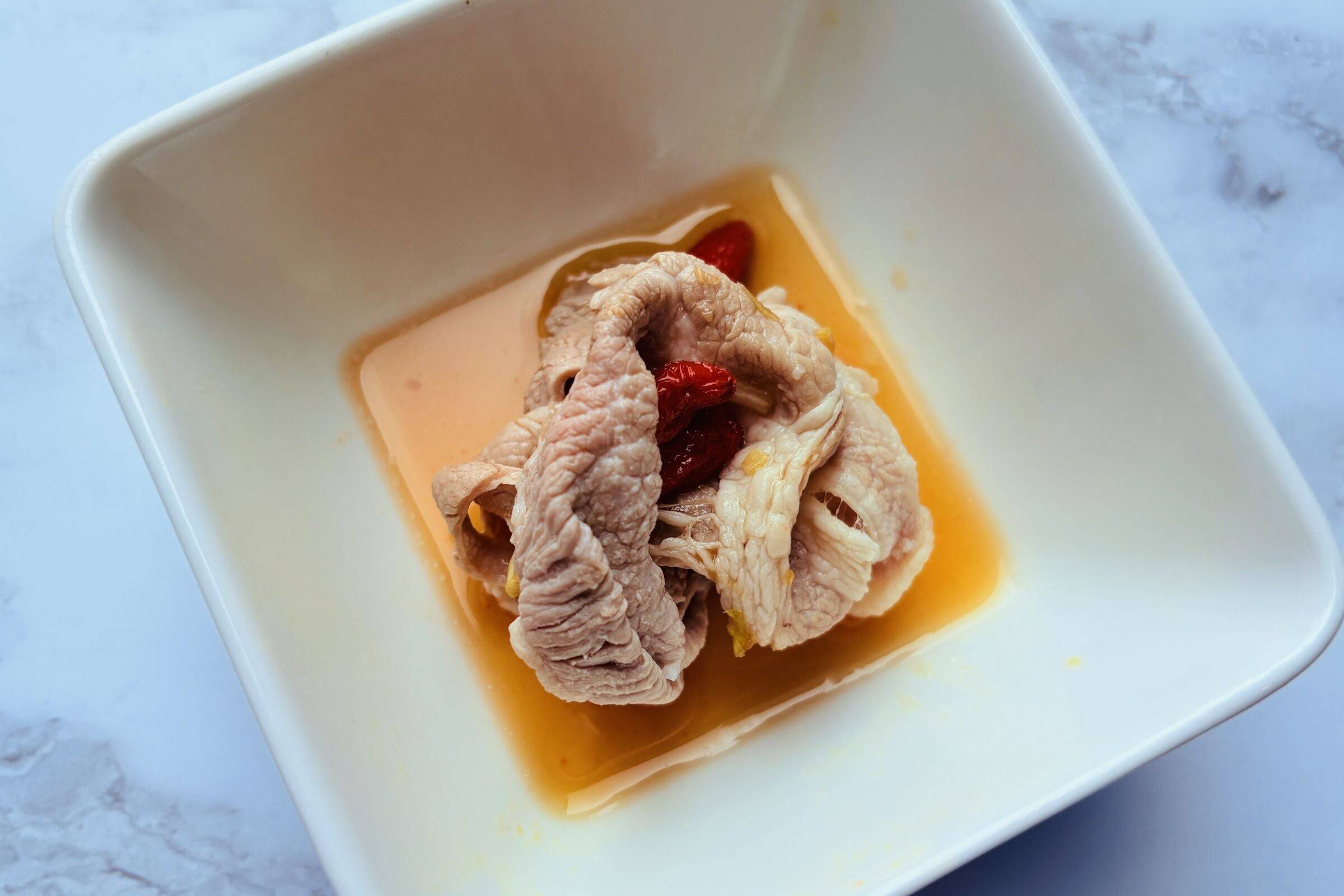 杏仁豆腐に添えられてる赤いアイツは実はすごいやつ。fuacha~花茶と果茶専門店~