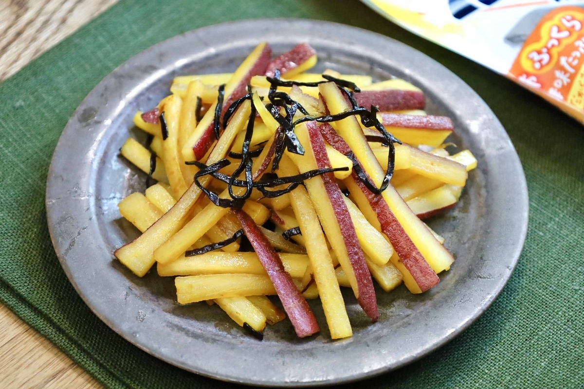 おかず？おやつ？さつまいもとナッツの塩きんぴら レシピ・作り方 by momokota1222 - 楽天レシピ