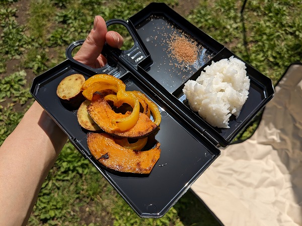 ダイソーで見つけた離乳食グッズ！シリコーンのマットとランチマットプレートLEE