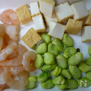 公式 Everyday Beans！ byフジッコ＼食べたい！と思ったら 🙌 をコメント料理に入れて栄養UP！ アレンジひろがる４種の豆水煮 今回ご紹介するのは、カラフルな豆が魅力な『 ４種の豆水煮』いつもの料理にさっと加えるだけで、栄養はもちろん、彩りもプラス