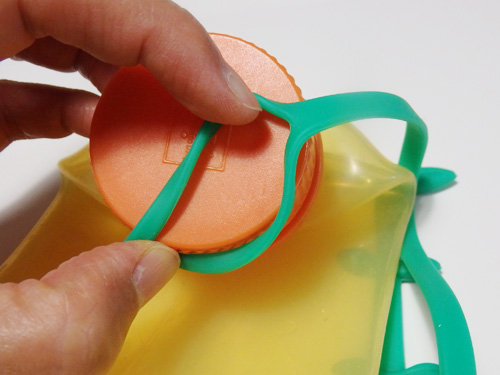 どんなお弁当箱のフタでもしっかりキュートに固定！ セリア 「シリコンネコランチベルト」 画像6 8- レタスクラブ