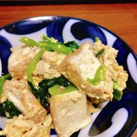 めんつゆでラクラク♪『厚揚げと小松菜の生姜そぼろ炒め』