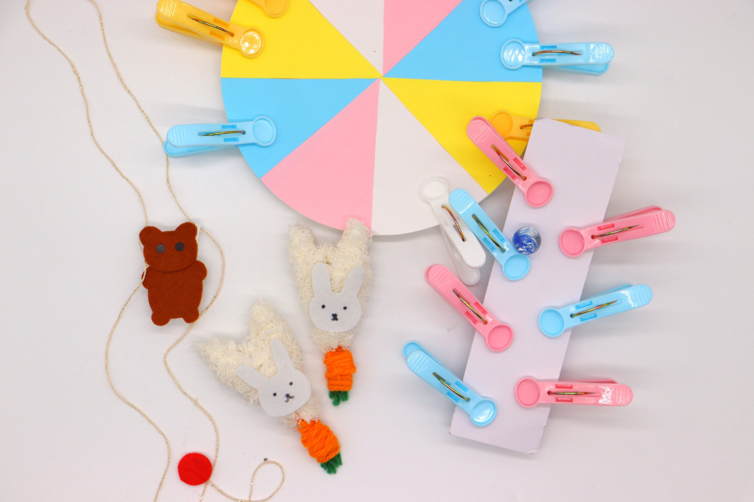 洗濯バサミを使ったおもちゃ！指先を使った知育におすすめのアイディア保育士を応援する情報サイト 保育と暮らしをすこやかに ほいくらし