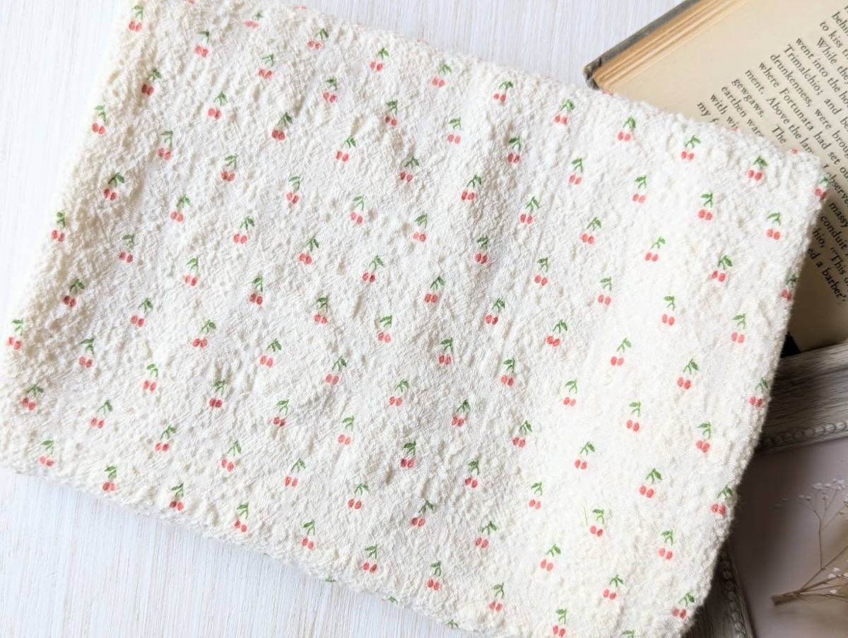 龍と鳳凰の総刺繍 黒 ゴージャス キラキラ 人気 生地 幅154ｃｍｘ46ｃｍ 韓国生地 夢市場本店 韓国チマチョゴリと韓国雑貨の専門店