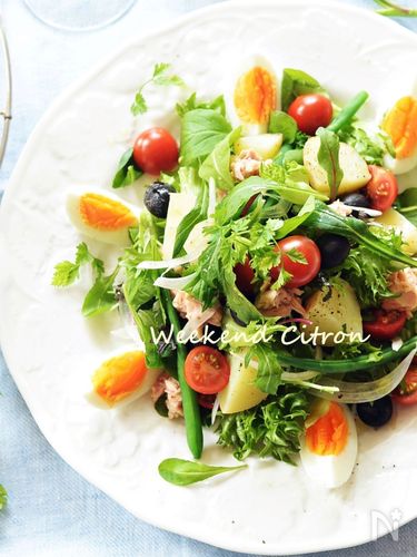 パーティーグルメ6選❣️ 女子会や家族でのパーティーがもっと盛り上がるような✨ 6つのレシピの紹介です☺️ ぜひご飯と一緒に楽しんでください✌🏻 ①チーズinオムバーグ ② ペッパーライス ③ お花の形のニラまんじゅう ④ 豚キムマヨペッパーライス ⑤ オープン