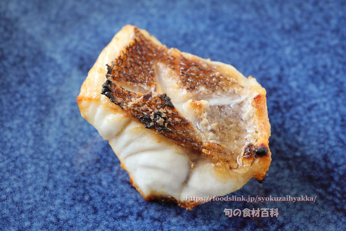 ミーバイ煮付け。 今日はウンケー。 沖縄のお盆初日でお迎えの日です。 朝から、オープン準備の仕込みをしながら ウンケー準備もするビムシェフ。いつかイベント的に沖縄料理デーとか するかもです。 Boiled mibai. Today is Unkei. It's the first dayof Obon in